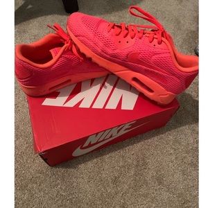 Size 9 Men’s Nike Air Max Sneakers